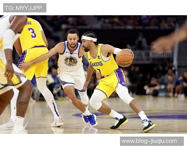 季前赛湖人勇士精彩对决回顾与精彩瞬间集锦分析